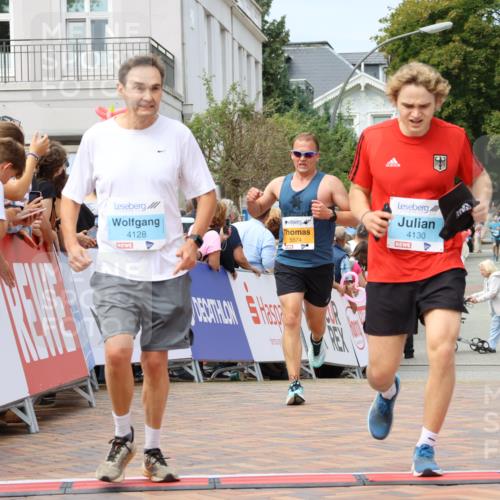 31.08.2025 - 21. Blankeneser Heldenlauf Strokosch-Dieckow http://msf.ph/oto/8694406 31.08.2025 12:35:24 Ziel 5574, 5302, 4130, 4128 meine-sportfotos.de