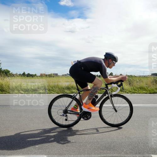 31.08.2025 - Elbe Triathlon Hamburg Michael Burmester http://msf.ph/oto/8694443 31.08.2025 15:03:23 Radfahren  meine-sportfotos.de