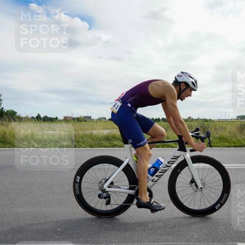 31.08.2025 - Elbe Triathlon Hamburg Michael Burmester http://msf.ph/oto/8694456 31.08.2025 15:05:42 Radfahren  meine-sportfotos.de