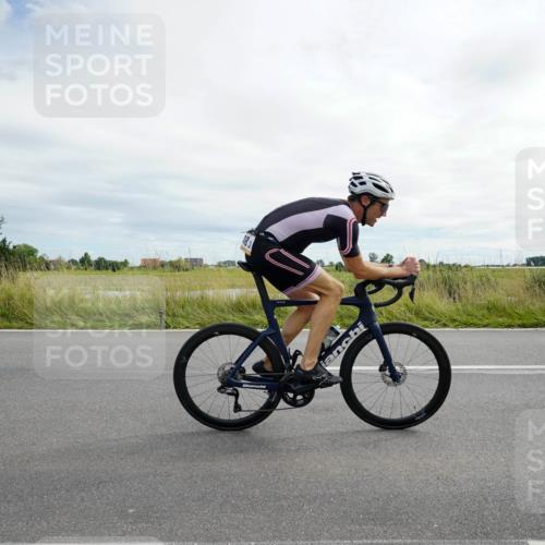 31.08.2025 - Elbe Triathlon Hamburg Michael Burmester http://msf.ph/oto/8694479 31.08.2025 15:09:10 Radfahren  meine-sportfotos.de