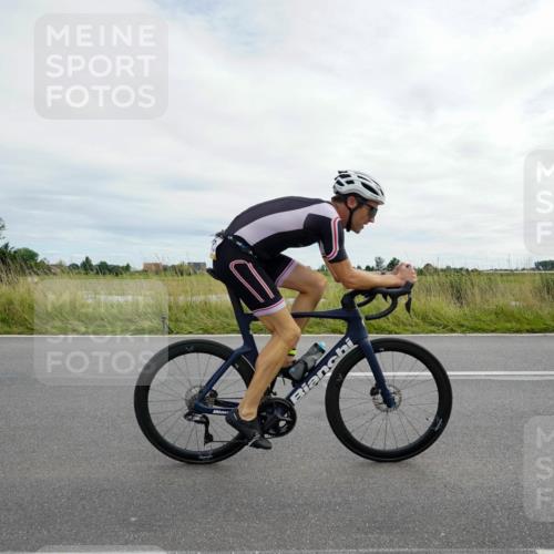 31.08.2025 - Elbe Triathlon Hamburg Michael Burmester http://msf.ph/oto/8694497 31.08.2025 15:13:15 Radfahren  meine-sportfotos.de