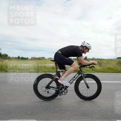 31.08.2025 - Elbe Triathlon Hamburg Michael Burmester http://msf.ph/oto/8694509 31.08.2025 15:15:36 Radfahren  meine-sportfotos.de