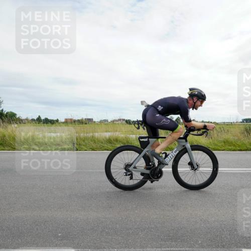 31.08.2025 - Elbe Triathlon Hamburg Michael Burmester http://msf.ph/oto/8694510 31.08.2025 15:15:42 Radfahren  meine-sportfotos.de