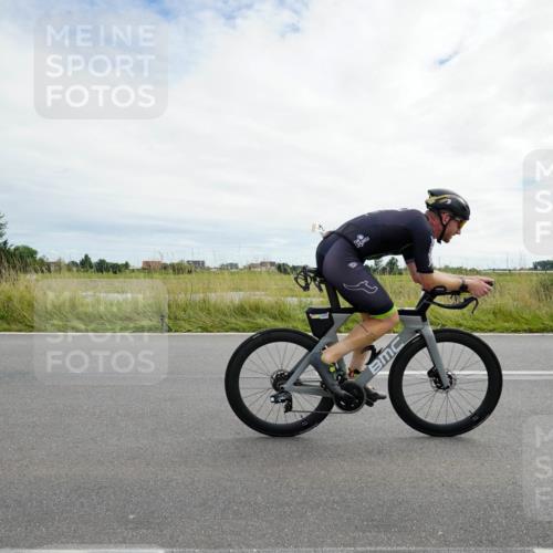 31.08.2025 - Elbe Triathlon Hamburg Michael Burmester http://msf.ph/oto/8694535 31.08.2025 15:19:24 Radfahren  meine-sportfotos.de