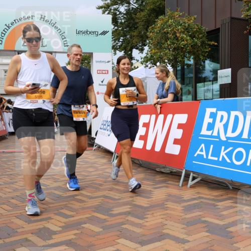 31.08.2025 - 21. Blankeneser Heldenlauf Strokosch-Dieckow http://msf.ph/oto/8694545 31.08.2025 12:35:09 Ziel 5115, 5315, 5689, 5037, 4267 meine-sportfotos.de