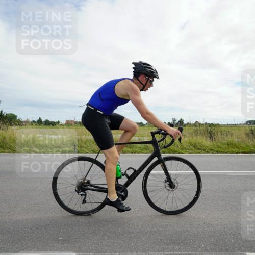 31.08.2025 - Elbe Triathlon Hamburg Michael Burmester http://msf.ph/oto/8694546 31.08.2025 15:20:50 Radfahren  meine-sportfotos.de