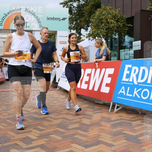 31.08.2025 - 21. Blankeneser Heldenlauf Strokosch-Dieckow http://msf.ph/oto/8694552 31.08.2025 12:35:09 Ziel 5115, 5315, 5689, 5037, 4267 meine-sportfotos.de