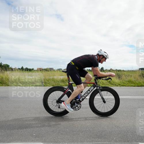 31.08.2025 - Elbe Triathlon Hamburg Michael Burmester http://msf.ph/oto/8694575 31.08.2025 15:24:02 Radfahren  meine-sportfotos.de