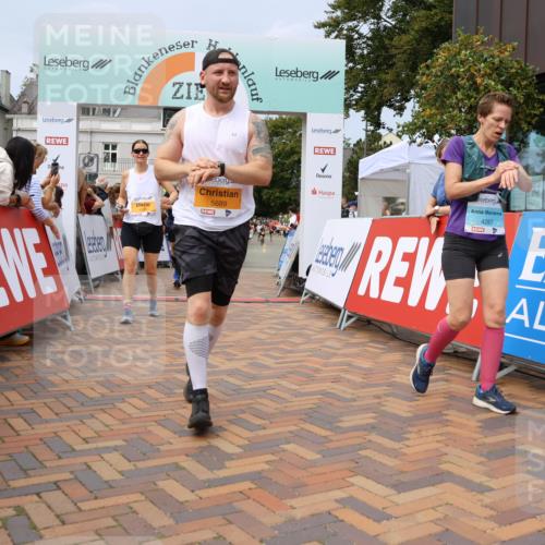 31.08.2025 - 21. Blankeneser Heldenlauf Strokosch-Dieckow http://msf.ph/oto/8694586 31.08.2025 12:35:06 Ziel 5266, 5115, 5315, 5689, 5037, 4267, 4373 meine-sportfotos.de