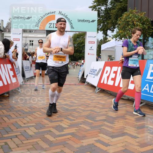 31.08.2025 - 21. Blankeneser Heldenlauf Strokosch-Dieckow http://msf.ph/oto/8694594 31.08.2025 12:35:06 Ziel 5266, 5115, 5315, 5689, 5037, 4267, 4373 meine-sportfotos.de