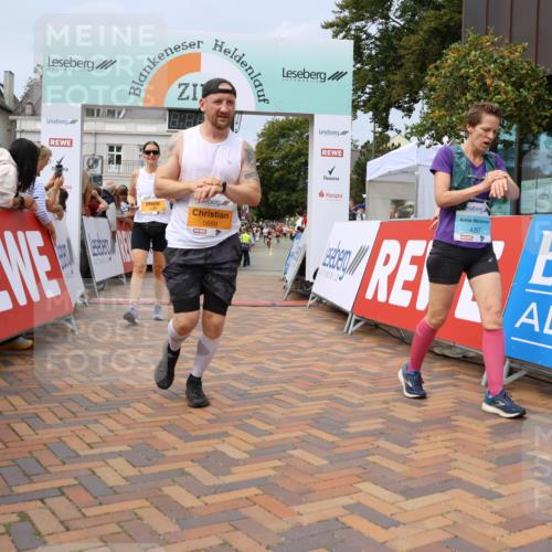 31.08.2025 - 21. Blankeneser Heldenlauf Strokosch-Dieckow http://msf.ph/oto/8694601 31.08.2025 12:35:06 Ziel 5266, 5115, 5315, 5689, 5037, 4267, 4373 meine-sportfotos.de