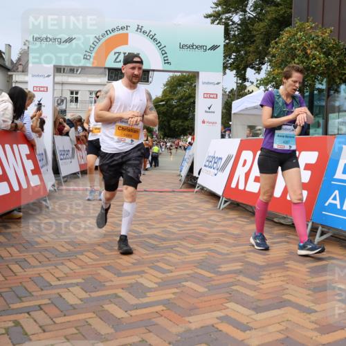 31.08.2025 - 21. Blankeneser Heldenlauf Strokosch-Dieckow http://msf.ph/oto/8694615 31.08.2025 12:35:05 Ziel 5266, 5115, 5315, 5689, 5037, 4267, 4373 meine-sportfotos.de