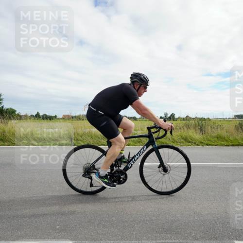 31.08.2025 - Elbe Triathlon Hamburg Michael Burmester http://msf.ph/oto/8694617 31.08.2025 15:27:43 Radfahren  meine-sportfotos.de