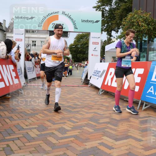 31.08.2025 - 21. Blankeneser Heldenlauf Strokosch-Dieckow http://msf.ph/oto/8694623 31.08.2025 12:35:05 Ziel 5266, 5115, 5315, 5689, 5037, 4267, 4373 meine-sportfotos.de