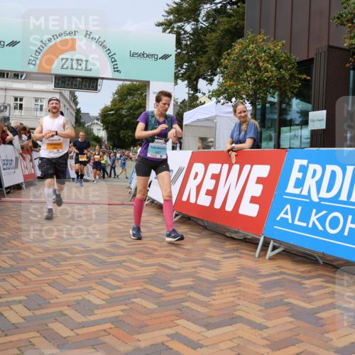 31.08.2025 - 21. Blankeneser Heldenlauf Strokosch-Dieckow http://msf.ph/oto/8694637 31.08.2025 12:35:04 Ziel 5266, 5115, 5315, 5689, 5037, 4267, 4373 meine-sportfotos.de
