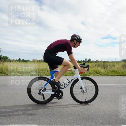 31.08.2025 - Elbe Triathlon Hamburg Michael Burmester http://msf.ph/oto/8694641 31.08.2025 15:29:41 Radfahren  meine-sportfotos.de
