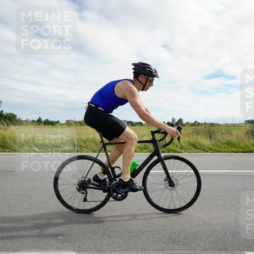 31.08.2025 - Elbe Triathlon Hamburg Michael Burmester http://msf.ph/oto/8694642 31.08.2025 15:29:46 Radfahren  meine-sportfotos.de