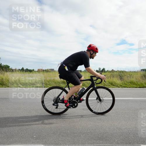 31.08.2025 - Elbe Triathlon Hamburg Michael Burmester http://msf.ph/oto/8694646 31.08.2025 15:30:19 Radfahren  meine-sportfotos.de
