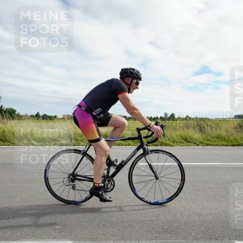 31.08.2025 - Elbe Triathlon Hamburg Michael Burmester http://msf.ph/oto/8694648 31.08.2025 15:30:21 Radfahren  meine-sportfotos.de