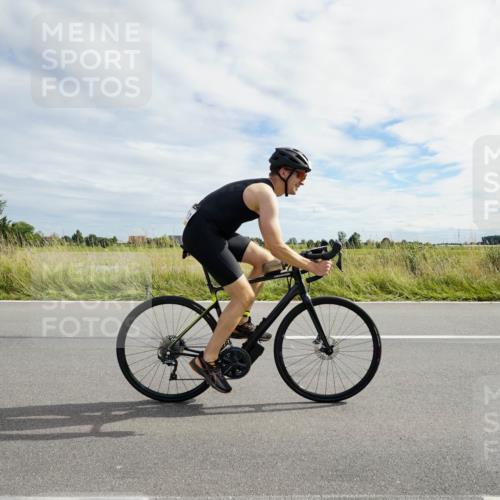 31.08.2025 - Elbe Triathlon Hamburg Michael Burmester http://msf.ph/oto/8694685 31.08.2025 15:33:41 Radfahren  meine-sportfotos.de