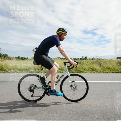 31.08.2025 - Elbe Triathlon Hamburg Michael Burmester http://msf.ph/oto/8694686 31.08.2025 15:33:43 Radfahren  meine-sportfotos.de