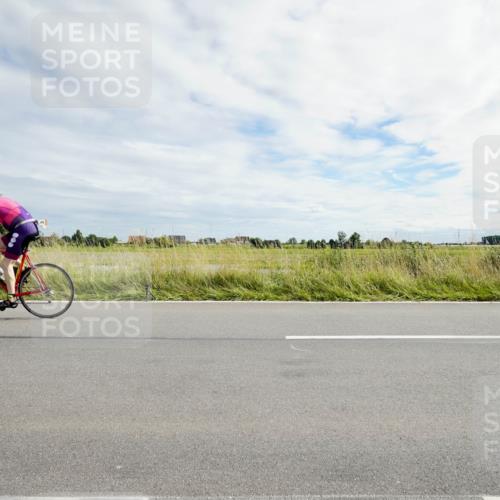 31.08.2025 - Elbe Triathlon Hamburg Michael Burmester http://msf.ph/oto/8694692 31.08.2025 15:33:53 Radfahren  meine-sportfotos.de