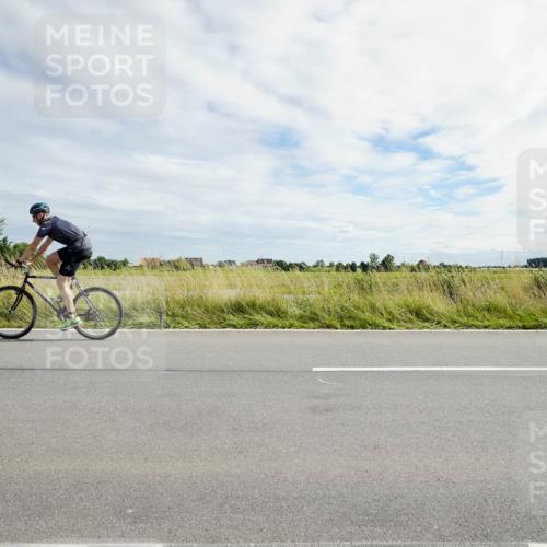 31.08.2025 - Elbe Triathlon Hamburg Michael Burmester http://msf.ph/oto/8694694 31.08.2025 15:33:57 Radfahren  meine-sportfotos.de