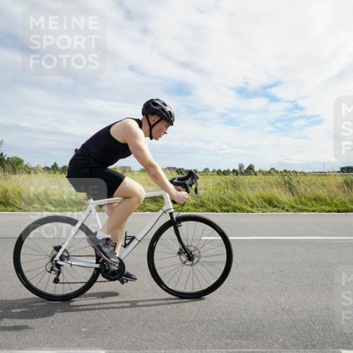 31.08.2025 - Elbe Triathlon Hamburg Michael Burmester http://msf.ph/oto/8694701 31.08.2025 15:34:13 Radfahren  meine-sportfotos.de