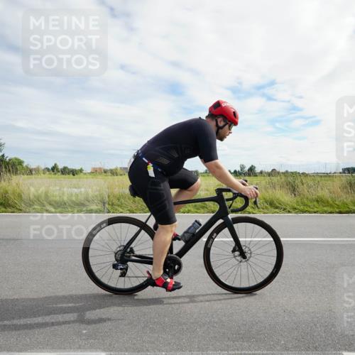 31.08.2025 - Elbe Triathlon Hamburg Michael Burmester http://msf.ph/oto/8694707 31.08.2025 15:34:55 Radfahren  meine-sportfotos.de