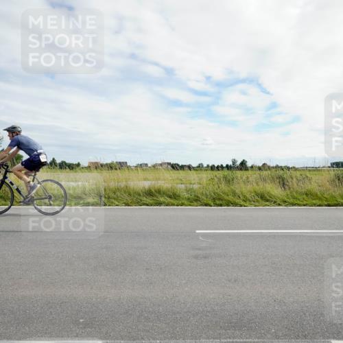 31.08.2025 - Elbe Triathlon Hamburg Michael Burmester http://msf.ph/oto/8694735 31.08.2025 15:37:07 Radfahren  meine-sportfotos.de