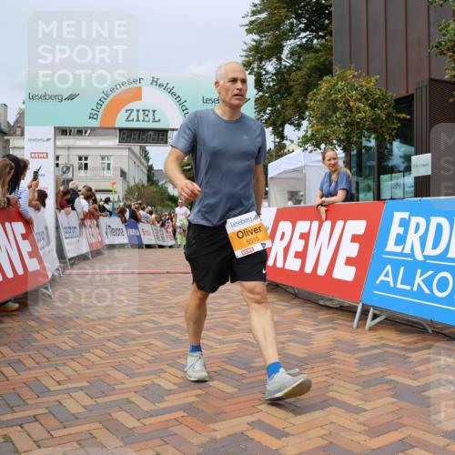 31.08.2025 - 21. Blankeneser Heldenlauf Strokosch-Dieckow http://msf.ph/oto/8694738 31.08.2025 12:34:56 Ziel 5266, 5083, 5515, 4373 meine-sportfotos.de