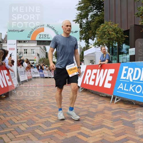 31.08.2025 - 21. Blankeneser Heldenlauf Strokosch-Dieckow http://msf.ph/oto/8694756 31.08.2025 12:34:56 Ziel 5266, 5083, 5515, 4373 meine-sportfotos.de