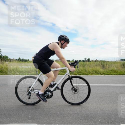 31.08.2025 - Elbe Triathlon Hamburg Michael Burmester http://msf.ph/oto/8694757 31.08.2025 15:39:19 Radfahren  meine-sportfotos.de