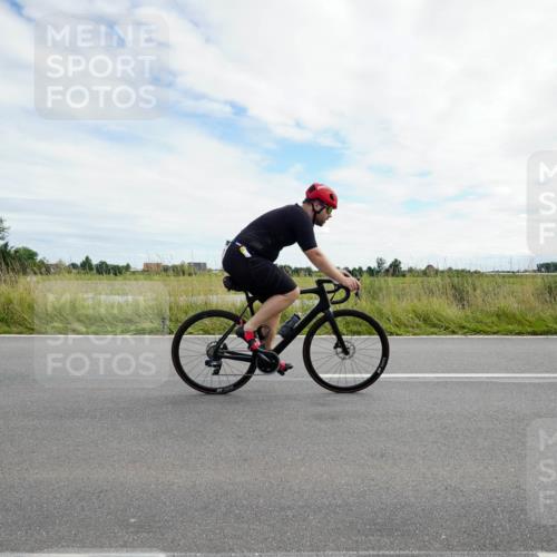 31.08.2025 - Elbe Triathlon Hamburg Michael Burmester http://msf.ph/oto/8694758 31.08.2025 15:39:20 Radfahren  meine-sportfotos.de