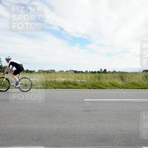 31.08.2025 - Elbe Triathlon Hamburg Michael Burmester http://msf.ph/oto/8694759 31.08.2025 15:39:43 Radfahren  meine-sportfotos.de