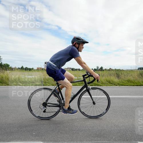 31.08.2025 - Elbe Triathlon Hamburg Michael Burmester http://msf.ph/oto/8694760 31.08.2025 15:39:45 Radfahren  meine-sportfotos.de