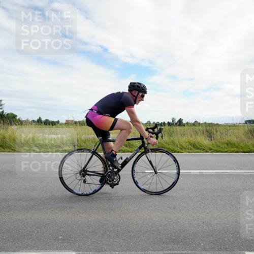 31.08.2025 - Elbe Triathlon Hamburg Michael Burmester http://msf.ph/oto/8694762 31.08.2025 15:39:50 Radfahren  meine-sportfotos.de