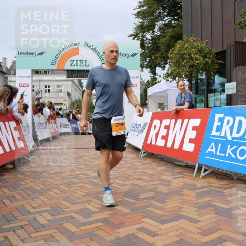 31.08.2025 - 21. Blankeneser Heldenlauf Strokosch-Dieckow http://msf.ph/oto/8694771 31.08.2025 12:34:56 Ziel 5266, 5083, 5515, 4373 meine-sportfotos.de
