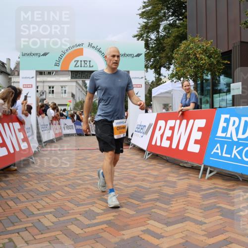 31.08.2025 - 21. Blankeneser Heldenlauf Strokosch-Dieckow http://msf.ph/oto/8694778 31.08.2025 12:34:56 Ziel 5266, 5083, 5515, 4373 meine-sportfotos.de