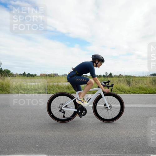 31.08.2025 - Elbe Triathlon Hamburg Michael Burmester http://msf.ph/oto/8694781 31.08.2025 15:41:34 Radfahren  meine-sportfotos.de