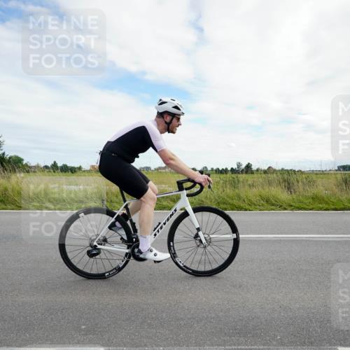 31.08.2025 - Elbe Triathlon Hamburg Michael Burmester http://msf.ph/oto/8694786 31.08.2025 15:42:25 Radfahren  meine-sportfotos.de