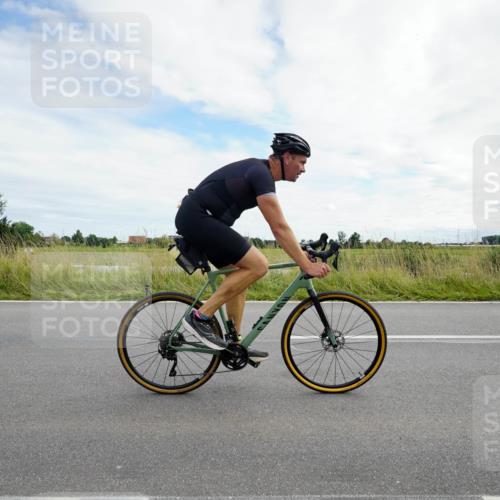 31.08.2025 - Elbe Triathlon Hamburg Michael Burmester http://msf.ph/oto/8694787 31.08.2025 15:42:38 Radfahren  meine-sportfotos.de