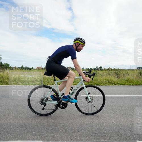 31.08.2025 - Elbe Triathlon Hamburg Michael Burmester http://msf.ph/oto/8694795 31.08.2025 15:43:26 Radfahren  meine-sportfotos.de