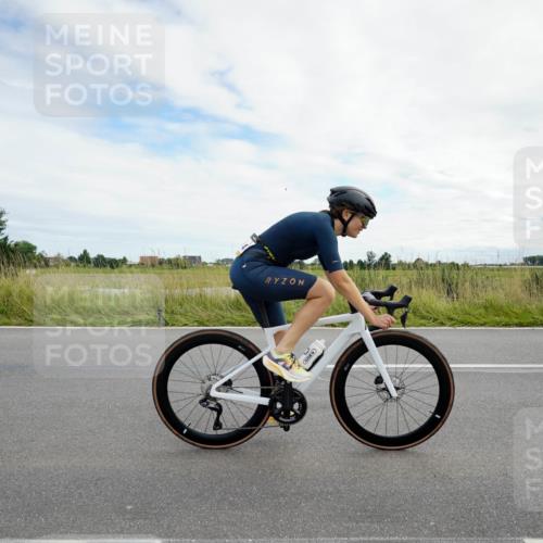 31.08.2025 - Elbe Triathlon Hamburg Michael Burmester http://msf.ph/oto/8694816 31.08.2025 15:46:00 Radfahren  meine-sportfotos.de