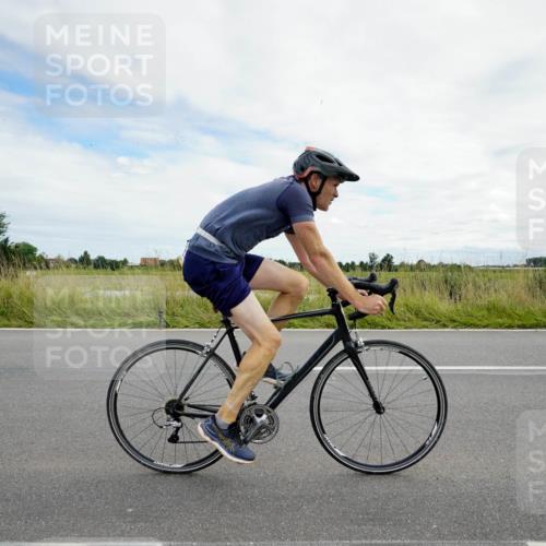 31.08.2025 - Elbe Triathlon Hamburg Michael Burmester http://msf.ph/oto/8694832 31.08.2025 15:49:20 Radfahren  meine-sportfotos.de