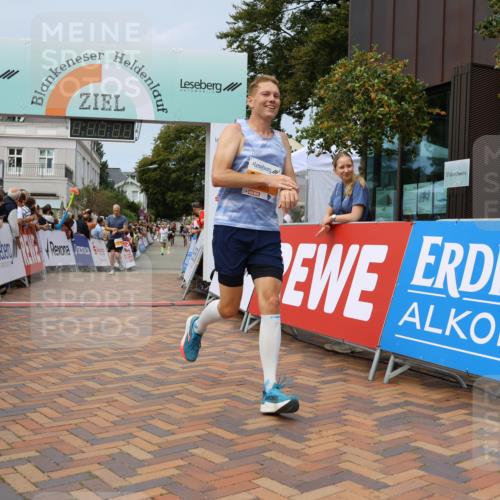 31.08.2025 - 21. Blankeneser Heldenlauf Strokosch-Dieckow http://msf.ph/oto/8694844 31.08.2025 12:34:51 Ziel 5083, 5515, 5169 meine-sportfotos.de