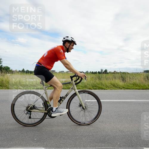 31.08.2025 - Elbe Triathlon Hamburg Michael Burmester http://msf.ph/oto/8694854 31.08.2025 15:52:30 Radfahren  meine-sportfotos.de