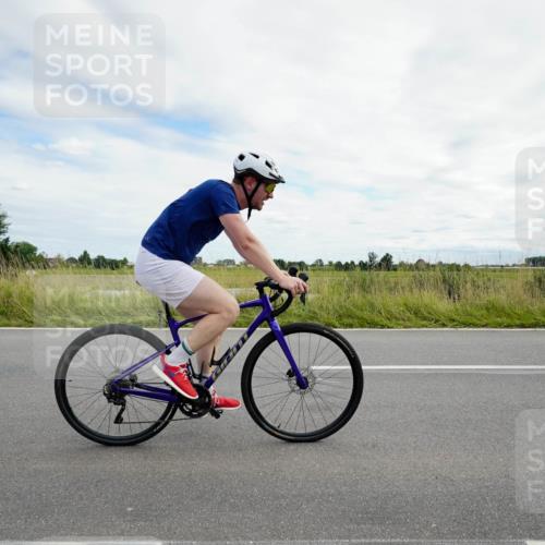31.08.2025 - Elbe Triathlon Hamburg Michael Burmester http://msf.ph/oto/8694856 31.08.2025 15:52:44 Radfahren  meine-sportfotos.de