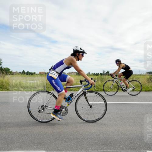 31.08.2025 - Elbe Triathlon Hamburg Michael Burmester http://msf.ph/oto/8694888 31.08.2025 15:57:12 Radfahren  meine-sportfotos.de