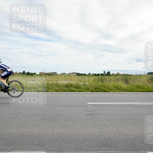 31.08.2025 - Elbe Triathlon Hamburg Michael Burmester http://msf.ph/oto/8694921 31.08.2025 16:01:16 Radfahren  meine-sportfotos.de
